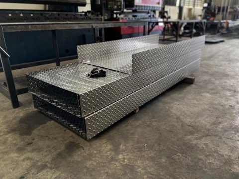 ตัดพับเหล็ก โลหะ